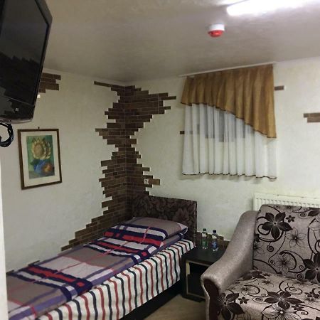 Hotel Rafinad Lviv Bagian luar foto