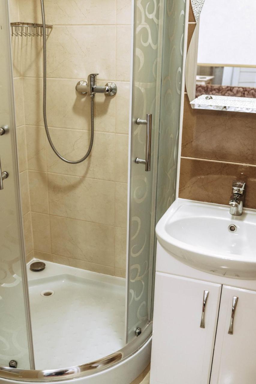 Hotel Rafinad Lviv Bagian luar foto