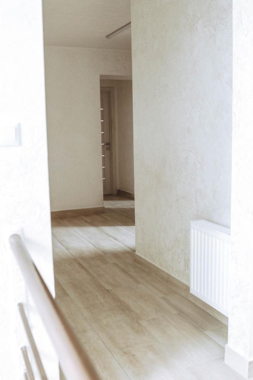 Hotel Rafinad Lviv Bagian luar foto