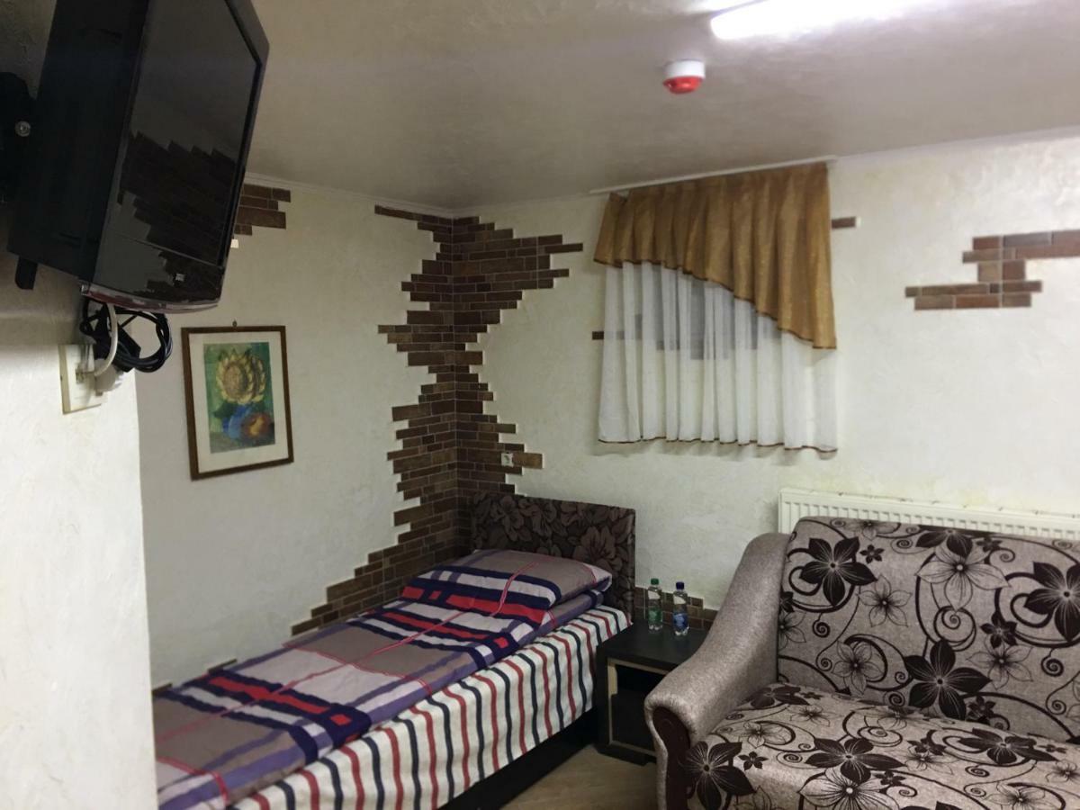 Hotel Rafinad Lviv Bagian luar foto